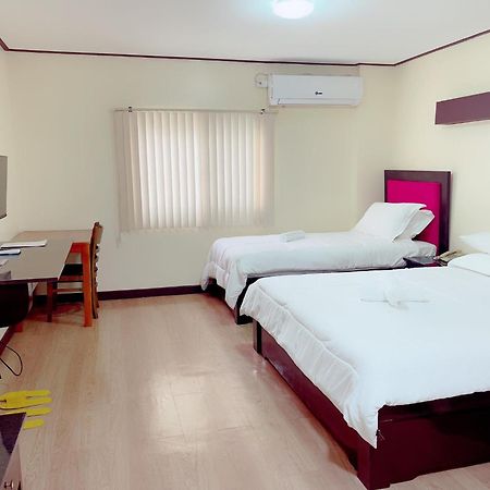 Jun And Helen Hotel And Restaurant آنغلوس المظهر الخارجي الصورة