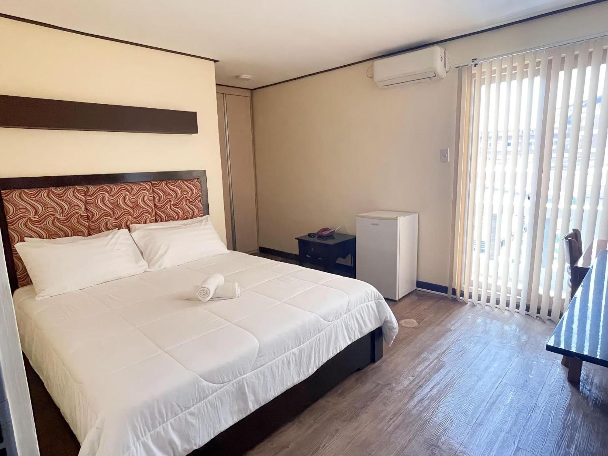 Jun And Helen Hotel And Restaurant آنغلوس المظهر الخارجي الصورة